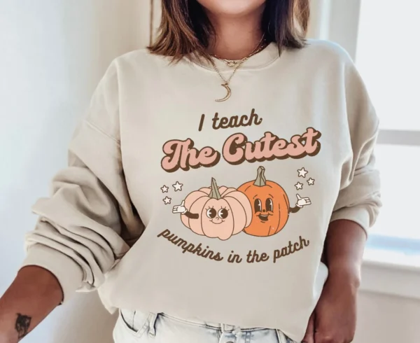 Retro Halloween Teacher Tee – I Teach The Cutest Pumpkins In The Patch Shirt – Funny Halloween Fall Teacher Tee – Autumn Fall Gift