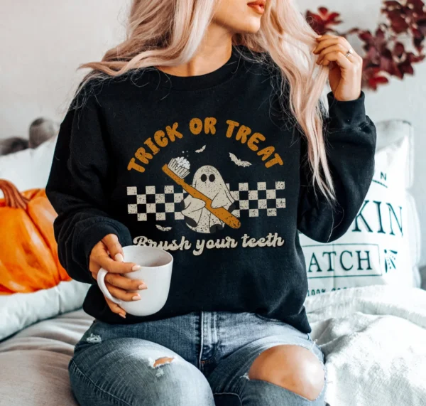 Halloween Dentist Shirt – Trick Or Treat Brush Your Teeth Tee – Spooky Dental Assistance Gift – Dental Hygienist T-Shirt – Pediatric Dentist Tee